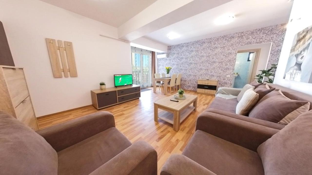 Old Town Flowery Apartment Бухарест Экстерьер фото